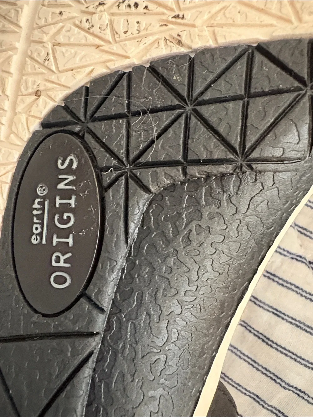 Earth Origins Women's Multi-Striped Neutral Leather Sandals size 7.5